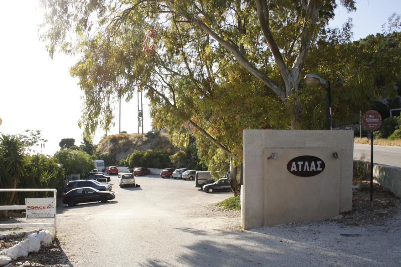 Beachfront Garden Apartment- Atlas Complex ルートラキ エクステリア 写真