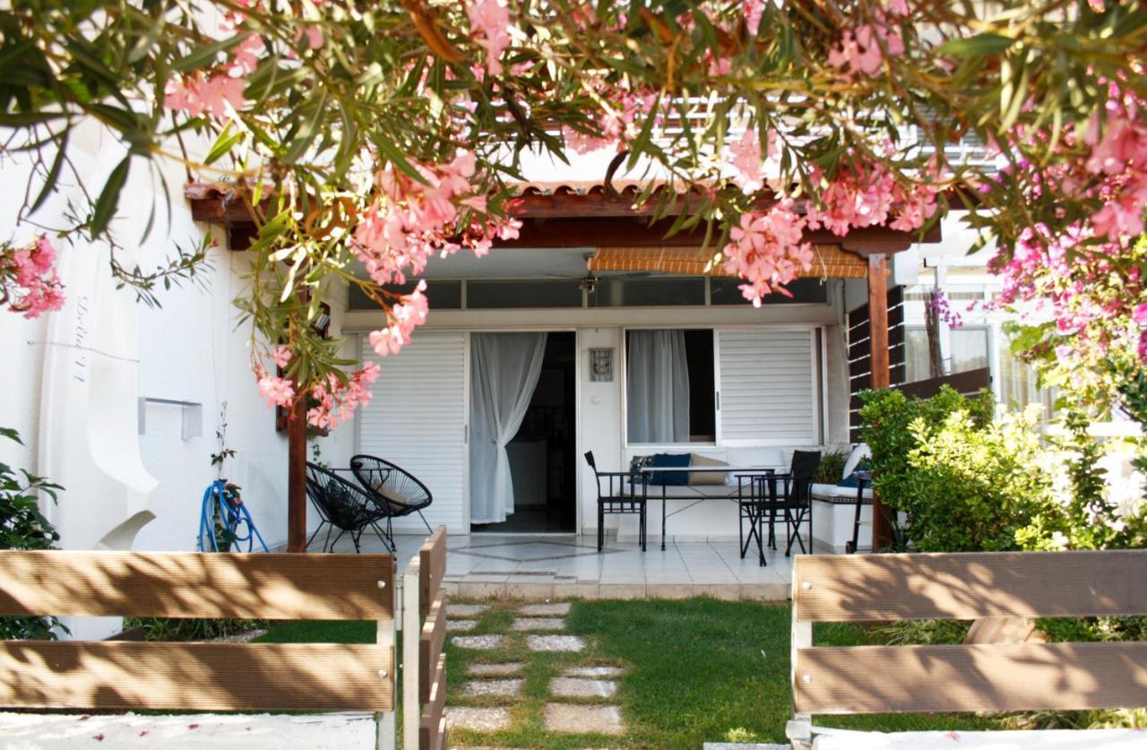 Beachfront Garden Apartment- Atlas Complex ルートラキ エクステリア 写真